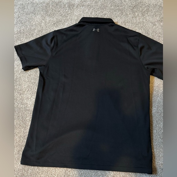 Under Armour Mens Shirt M Black Mesh Polo
HeatGear Loose Stretch Athletic - Picture 2 of 4